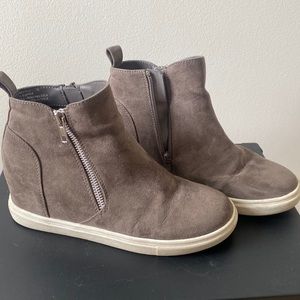 Wedge sneaker